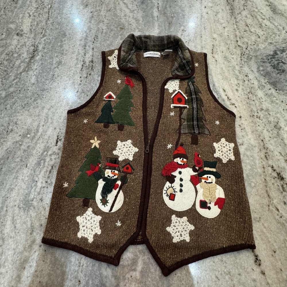 VTG Christmas Knit Vest Medium Embroidered Grandma Retro Snowmen Trees READ*